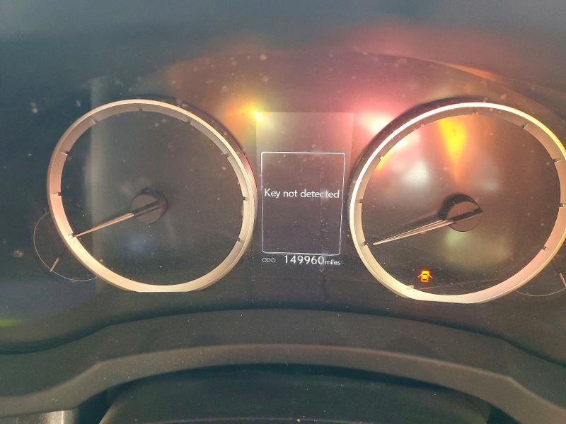 2016 LEXUS IS 200T — Фото 9 из 13