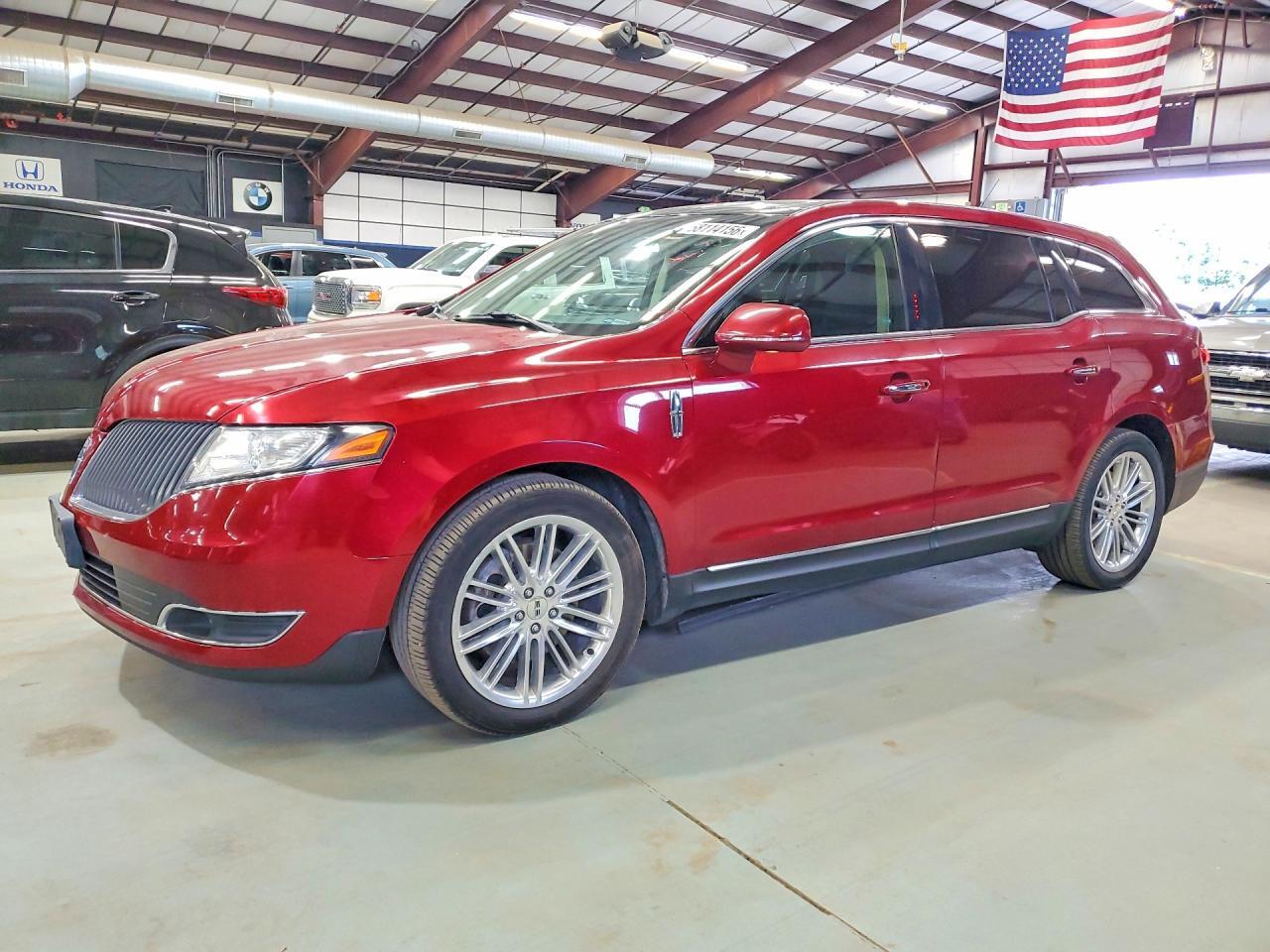2LMHJ5AT7GBL02674 2016 LINCOLN MKT photo no. 1