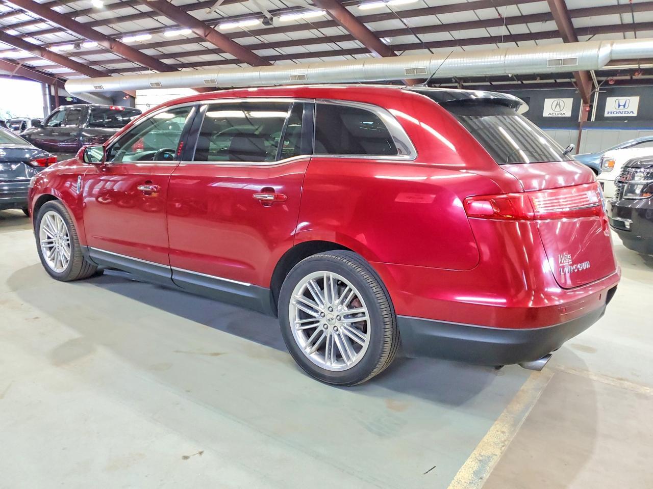 2LMHJ5AT7GBL02674 2016 LINCOLN MKT photo no. 2