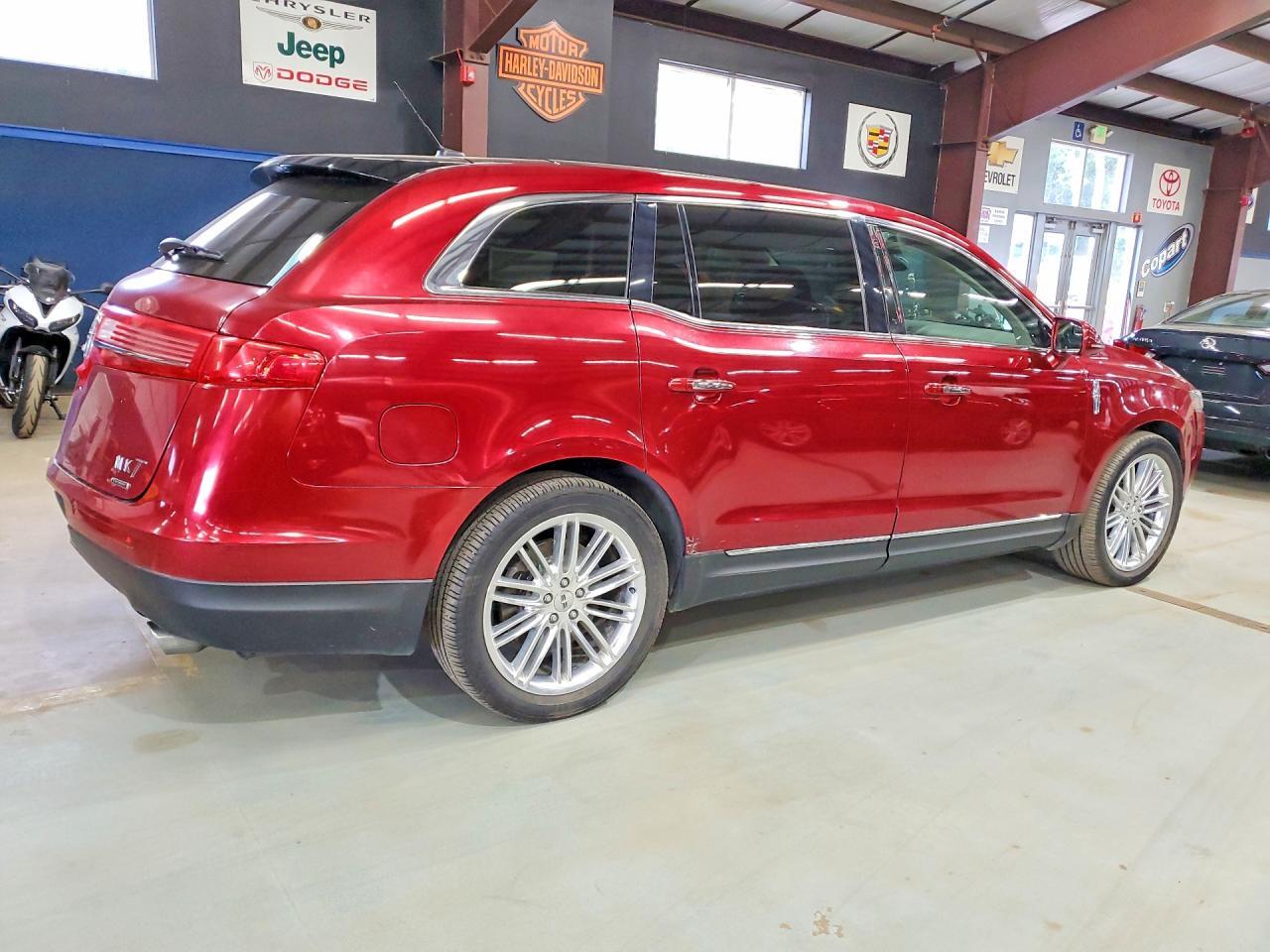 2LMHJ5AT7GBL02674 2016 LINCOLN MKT photo no. 3
