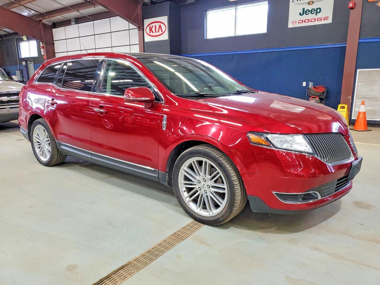 2LMHJ5AT7GBL02674 2016 LINCOLN MKT photo no. 4