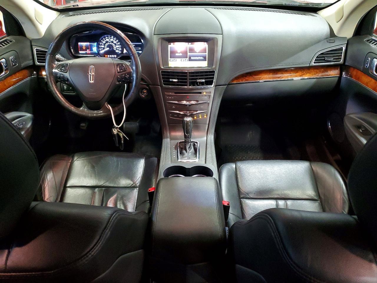 2LMHJ5AT7GBL02674 2016 LINCOLN MKT photo no. 8