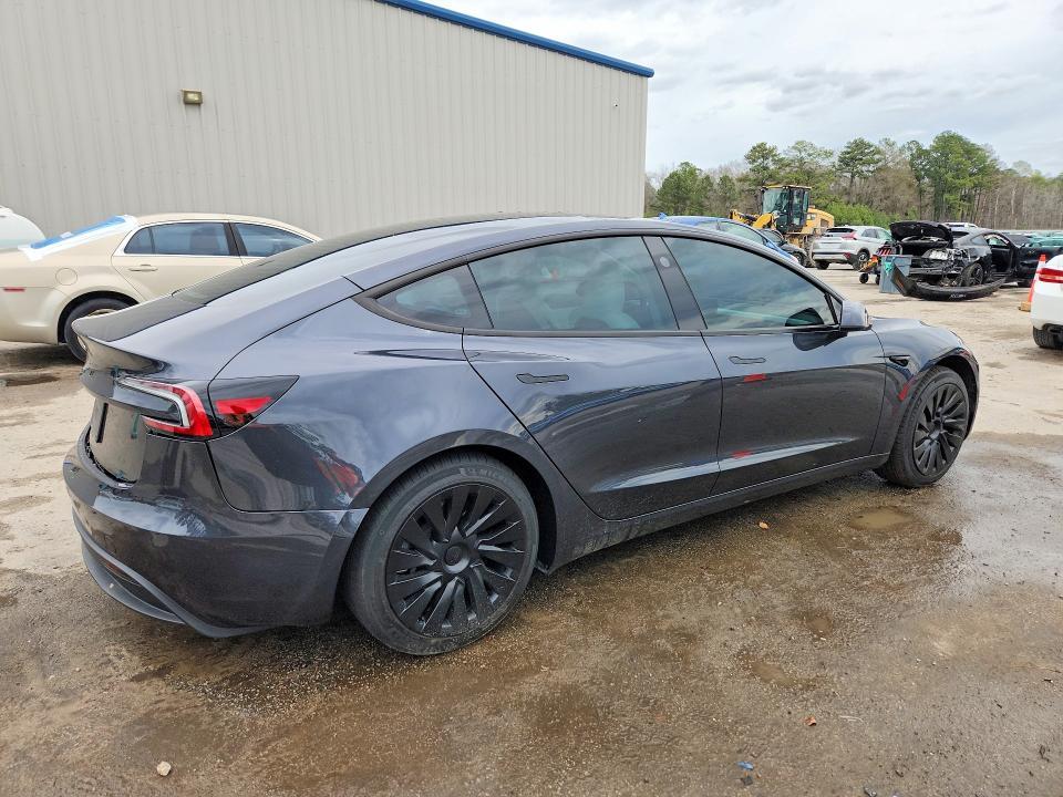 2025 TESLA MODEL 3 — Фото 3 из 12