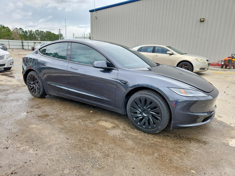 2025 TESLA MODEL 3 — Фото 4 из 12