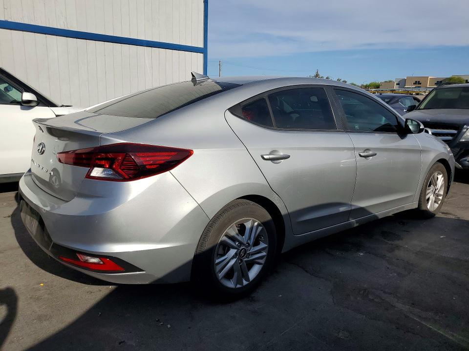 2020 HYUNDAI ELANTRA SEL — Фото 3 из 12