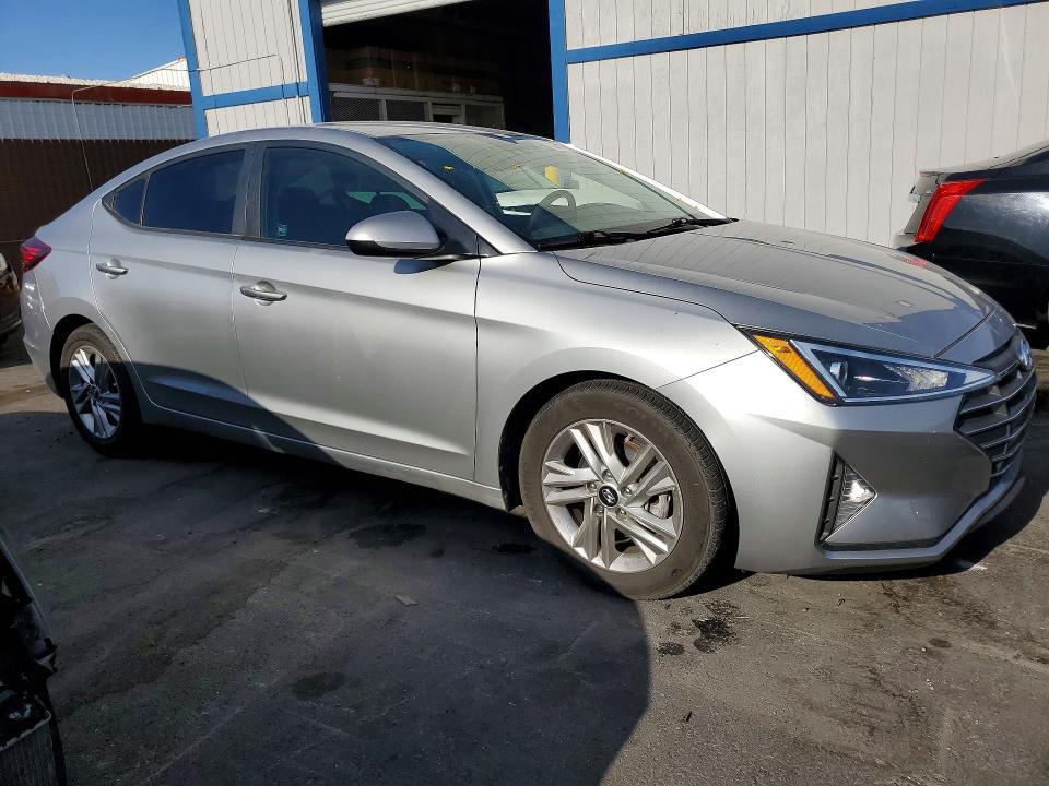 2020 HYUNDAI ELANTRA SEL — Фото 4 из 12