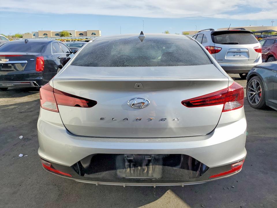 2020 HYUNDAI ELANTRA SEL — Фото 6 из 12