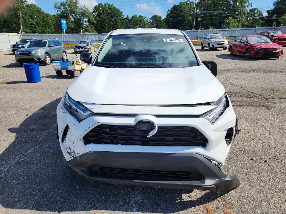 2025 TOYOTA RAV4 LE — Фото 5 из 13
