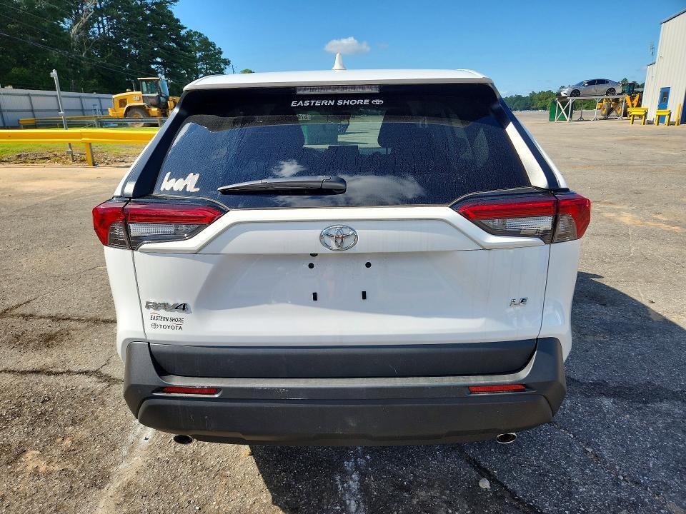 2025 TOYOTA RAV4 LE — Фото 6 из 13