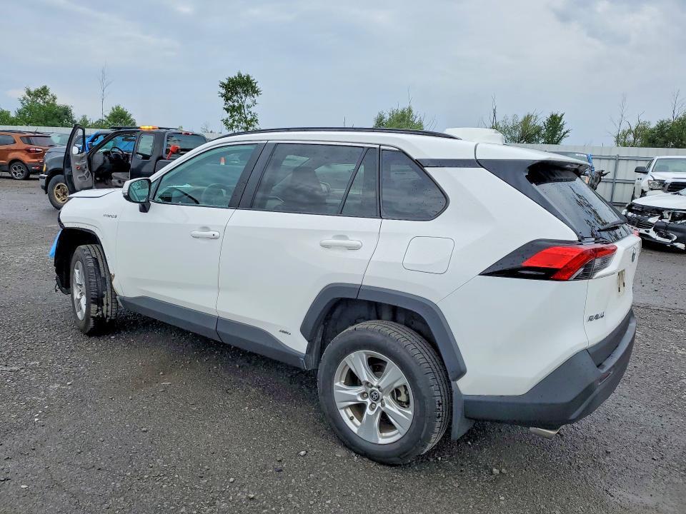 2021 TOYOTA RAV4 XLE — Фото 2 из 14
