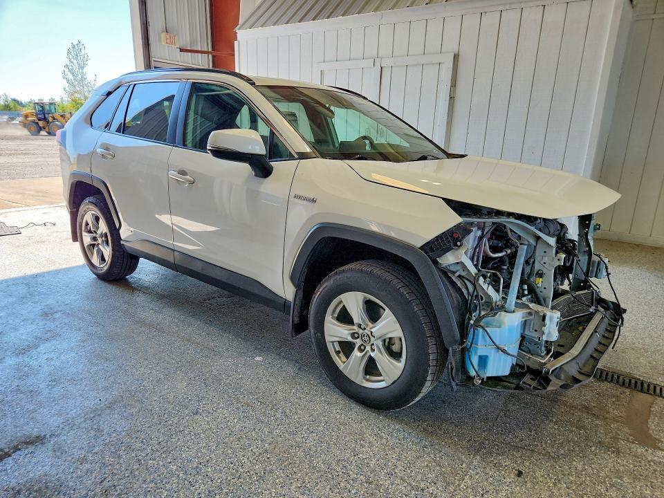 2021 TOYOTA RAV4 XLE — Фото 4 из 14