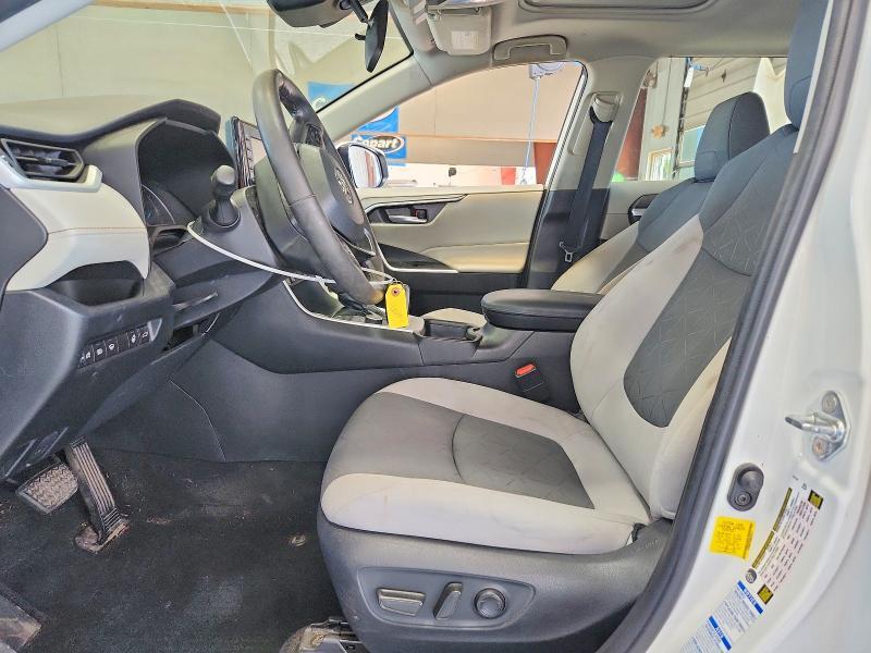 2021 TOYOTA RAV4 XLE — Фото 7 из 14