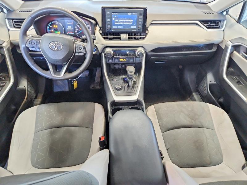 2021 TOYOTA RAV4 XLE — Фото 8 из 14