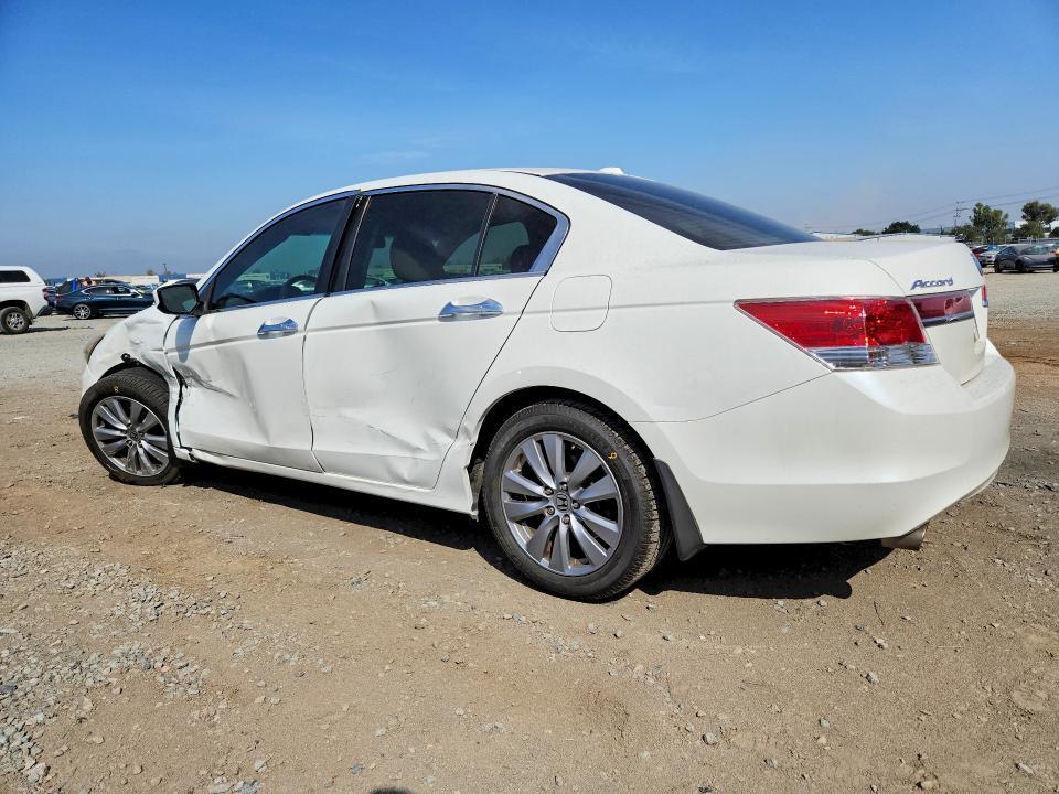 1HGCP3F84BA026123 2011 HONDA ACCORD photo no. 2