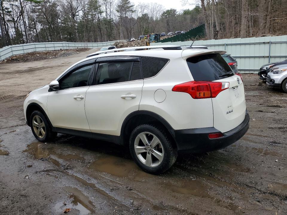 2015 TOYOTA RAV4 XLE — Фото 2 из 13