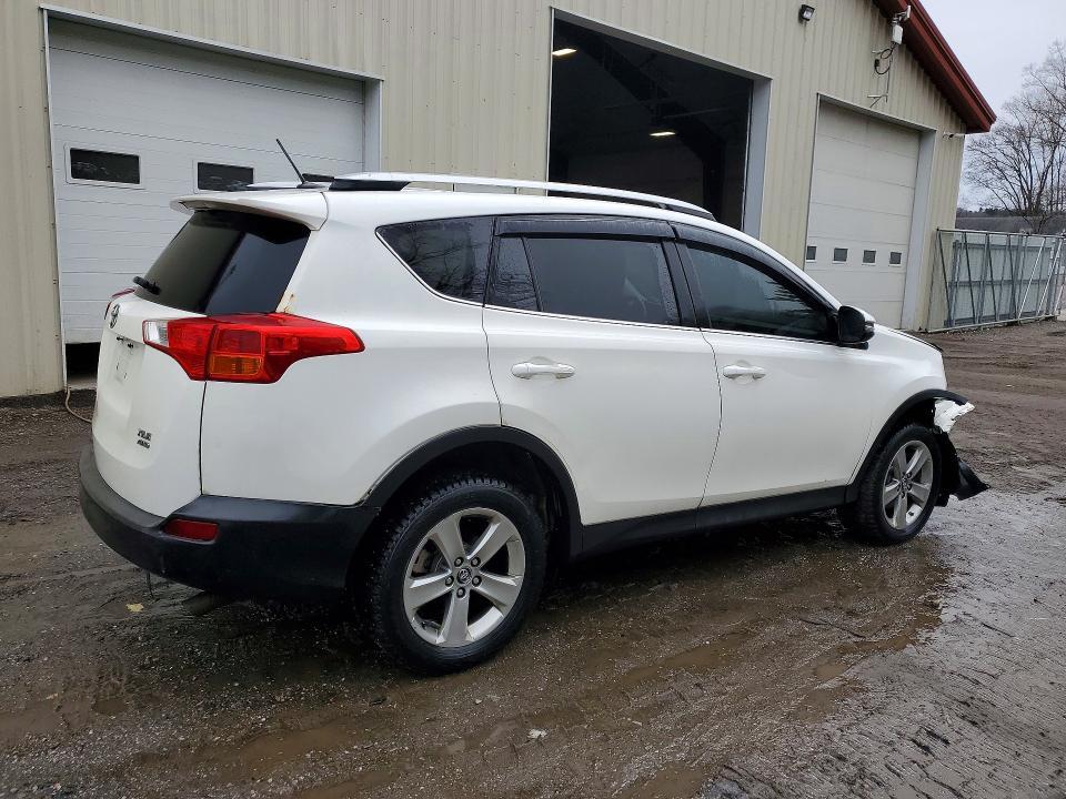 2015 TOYOTA RAV4 XLE — Фото 3 из 13