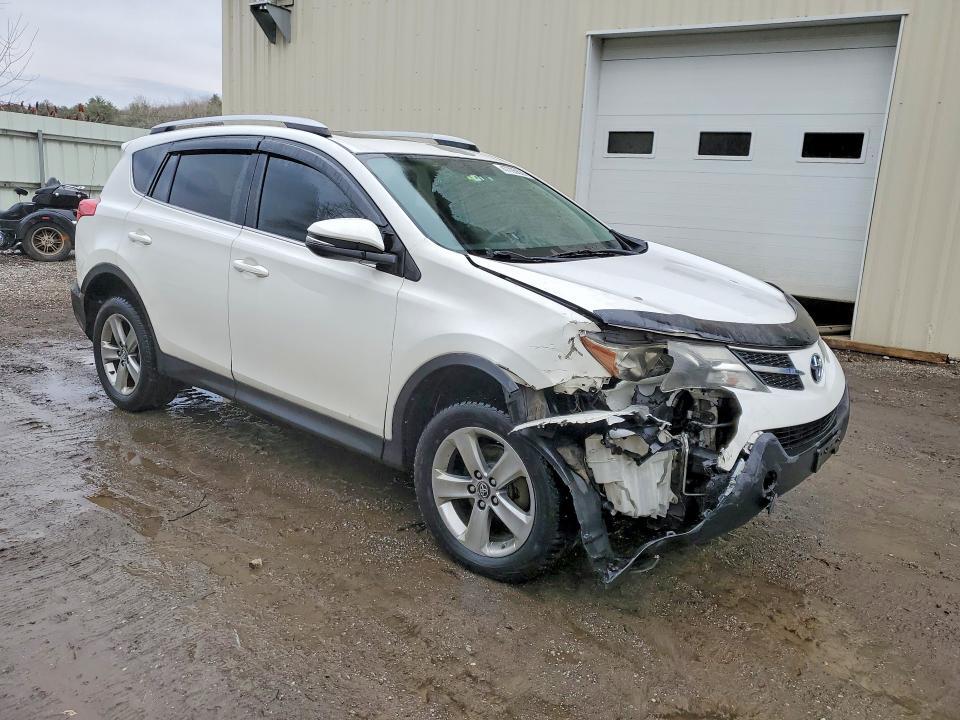 2015 TOYOTA RAV4 XLE — Фото 4 из 13