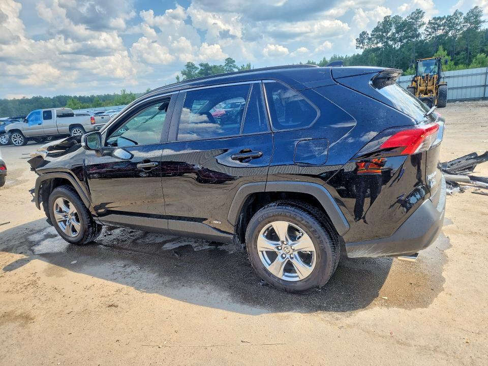 2025 TOYOTA RAV4 LE — Фото 2 из 14