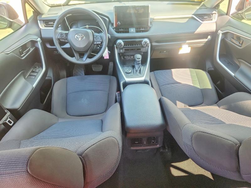 2025 TOYOTA RAV4 LE — Фото 8 из 14