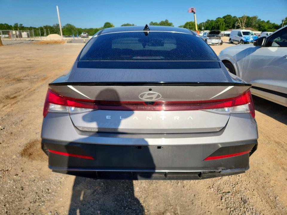 2025 HYUNDAI ELANTRA SEL SPORT — Фото 6 из 13