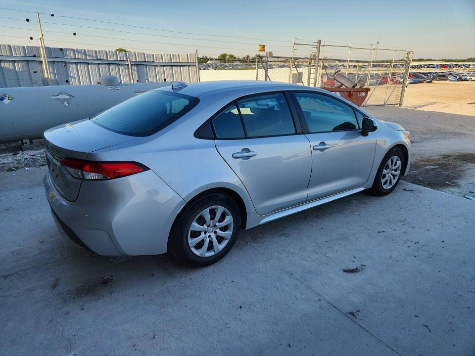 5YFEPMAE3NP392018 2022 TOYOTA COROLLA photo no. 3