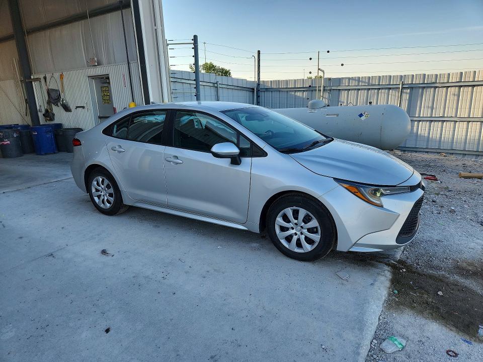 5YFEPMAE3NP392018 2022 TOYOTA COROLLA photo no. 4