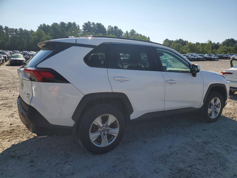 2019 TOYOTA RAV4 XLE — Фото 3 из 13