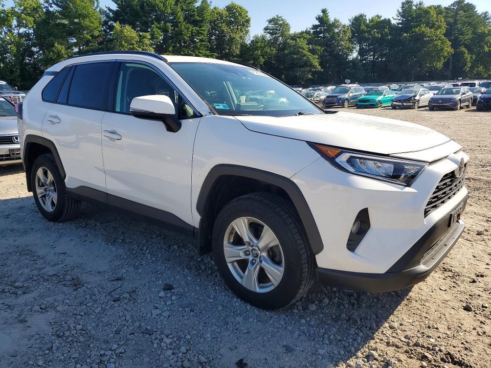 2019 TOYOTA RAV4 XLE — Фото 4 из 13