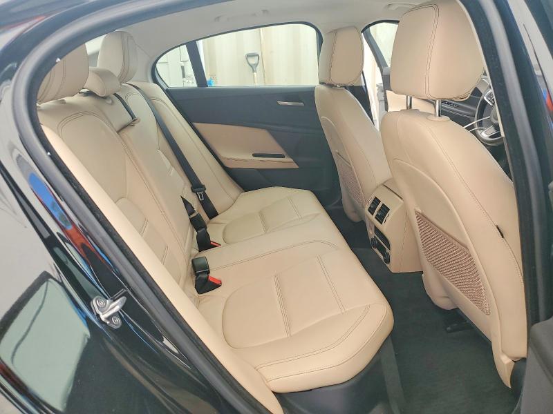 2018 JAGUAR XE PRESTIGE — Фото 10 из 12
