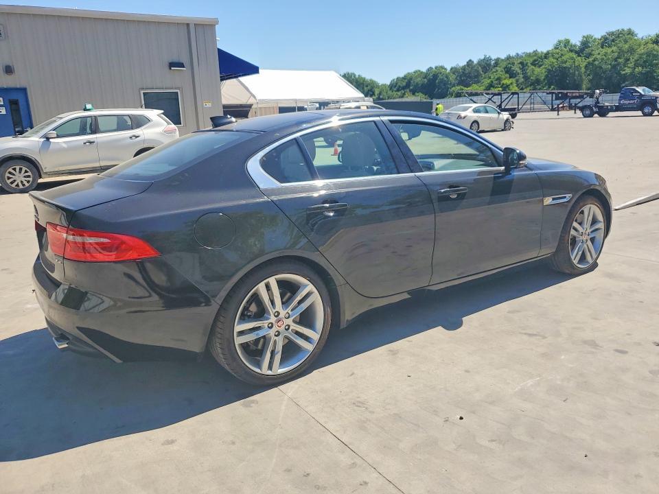 2018 JAGUAR XE PRESTIGE — Фото 3 из 12