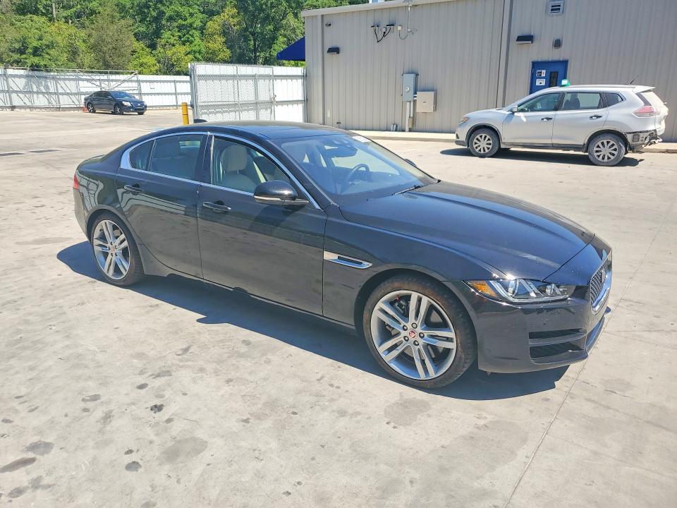 2018 JAGUAR XE PRESTIGE — Фото 4 из 12