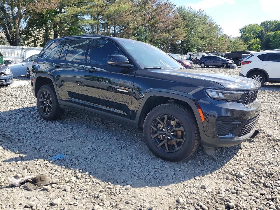 2025 JEEP GRAND CHEROKEE LAREDO — Фото 4 из 13
