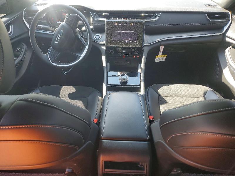2025 JEEP GRAND CHEROKEE LAREDO — Фото 8 из 13