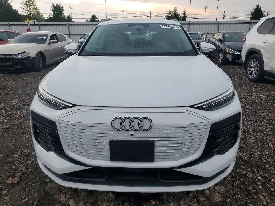 2025 AUDI Q6 E-TRON PRESTIGE — Фото 5 из 13