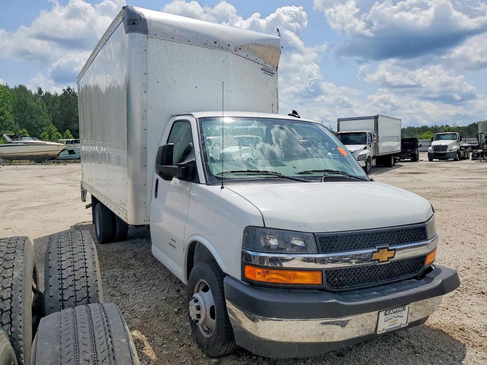 2025 CHEVROLET EXPRESS G4500 — Фото 4 из 12