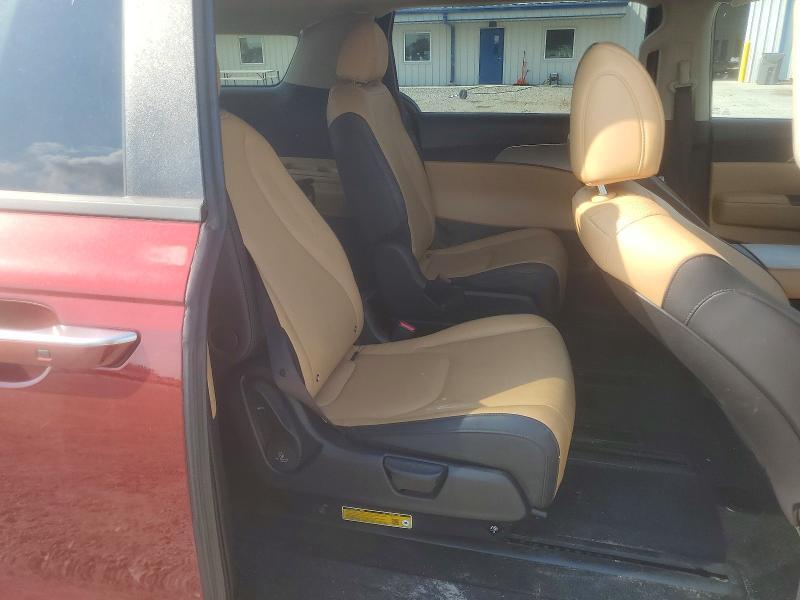 2024 KIA CARNIVAL LX — Фото 11 из 13