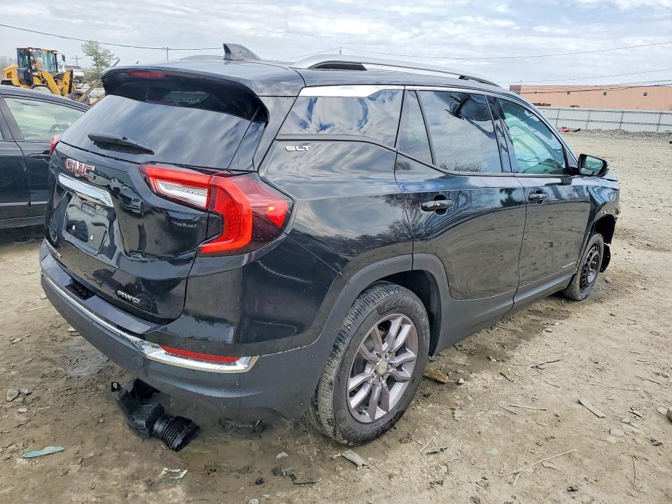 2023 GMC TERRAIN SLT — Фото 3 из 14