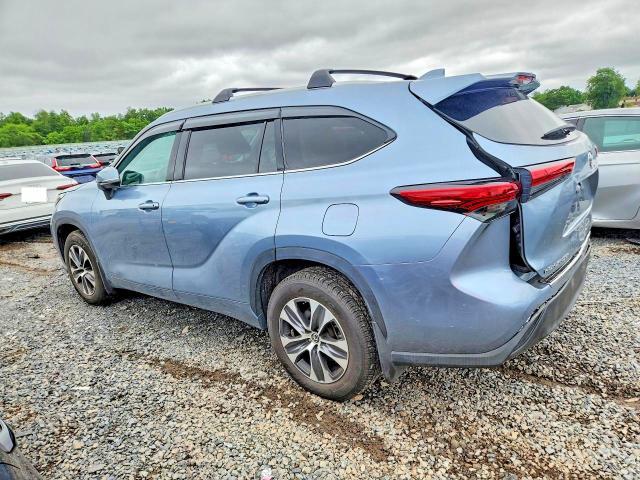 2022 TOYOTA HIGHLANDER XLE — Фото 2 из 13