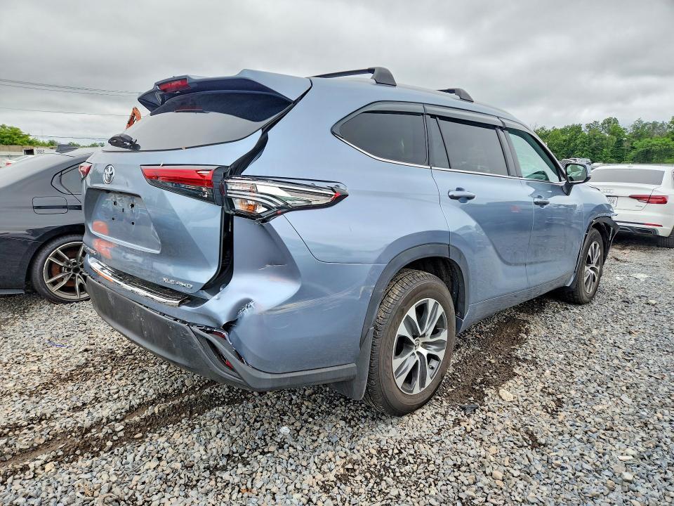 2022 TOYOTA HIGHLANDER XLE — Фото 3 из 13