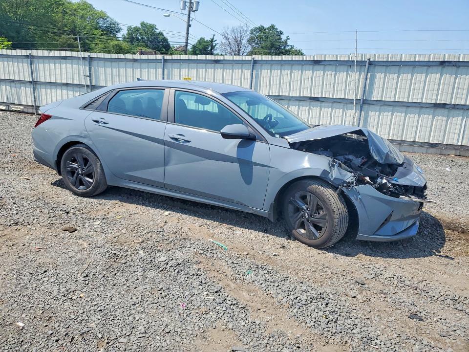 2022 HYUNDAI ELANTRA SEL — Фото 4 из 12