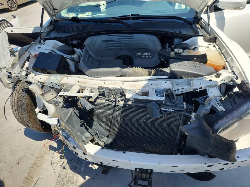 2022 CHRYSLER 300 TOURING L — Фото 11 из 13