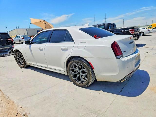 2022 CHRYSLER 300 TOURING L — Фото 2 из 13