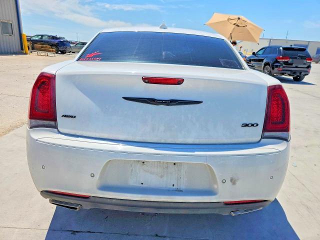 2022 CHRYSLER 300 TOURING L — Фото 6 из 13