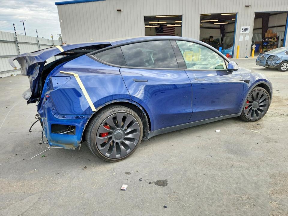 2022 TESLA MODEL Y — Фото 3 из 13