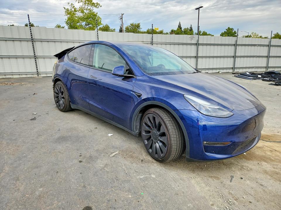 2022 TESLA MODEL Y — Фото 4 из 13
