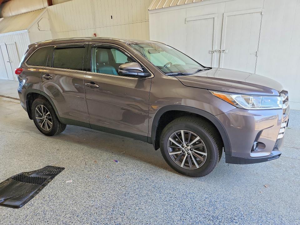 2019 TOYOTA HIGHLANDER XLE — Фото 4 из 13