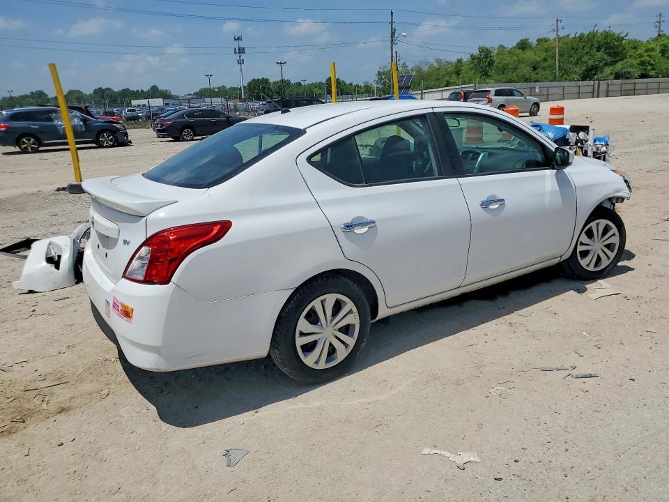 2019 NISSAN VERSA SV — Фото 3 из 13