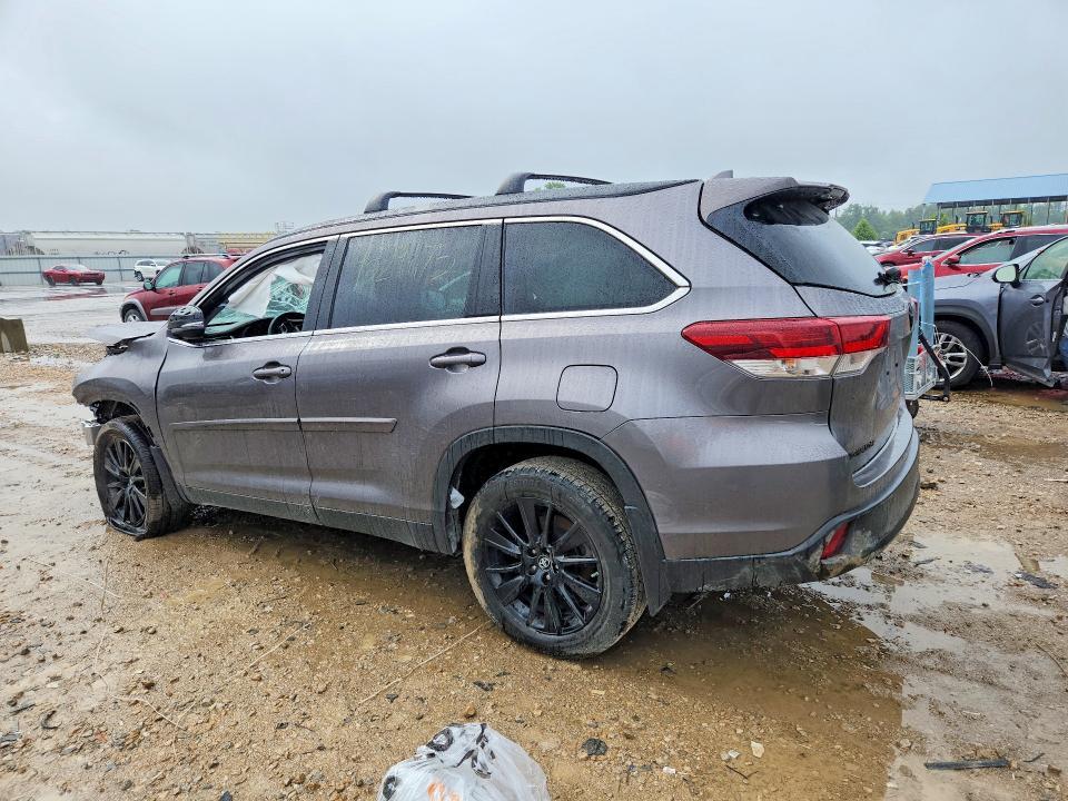 2019 TOYOTA HIGHLANDER SE — Фото 2 из 12