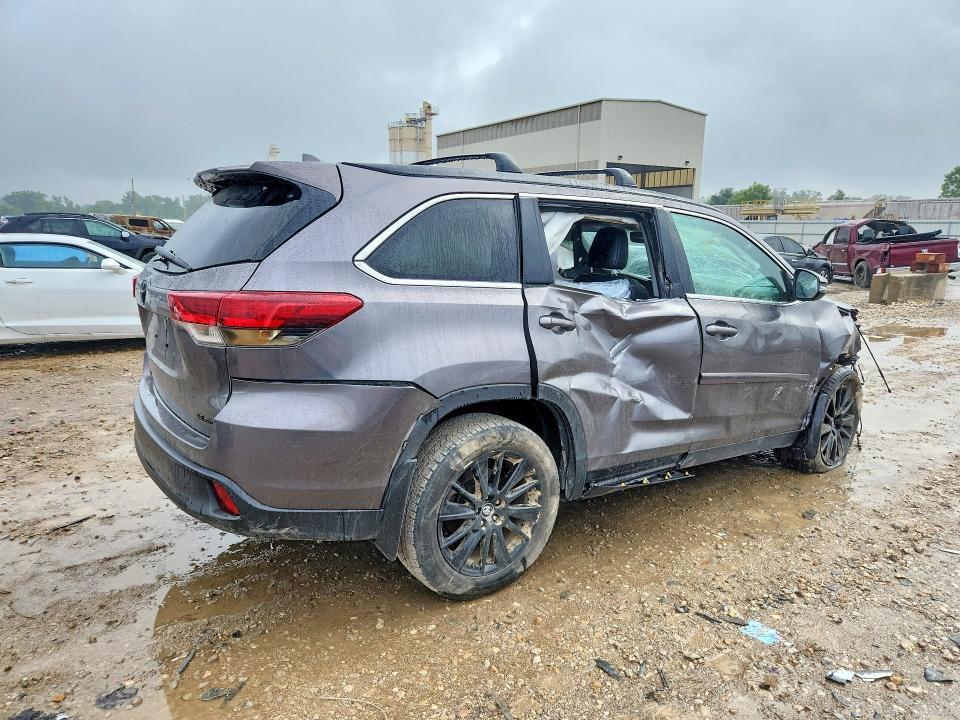 2019 TOYOTA HIGHLANDER SE — Фото 3 из 12