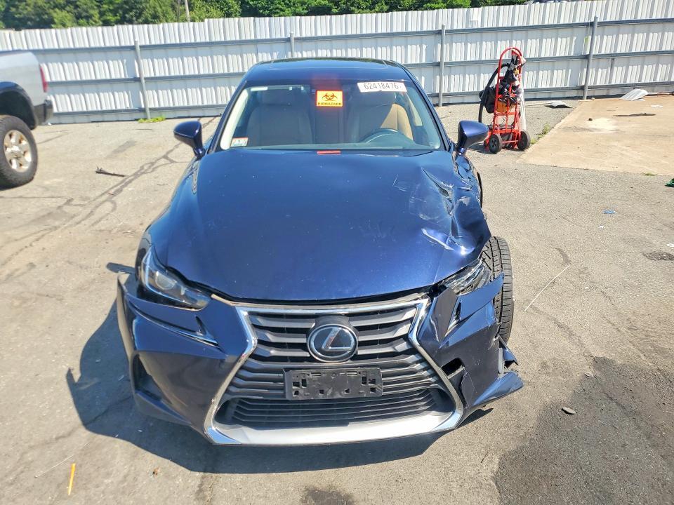 2018 LEXUS IS 300 — Фото 5 из 12